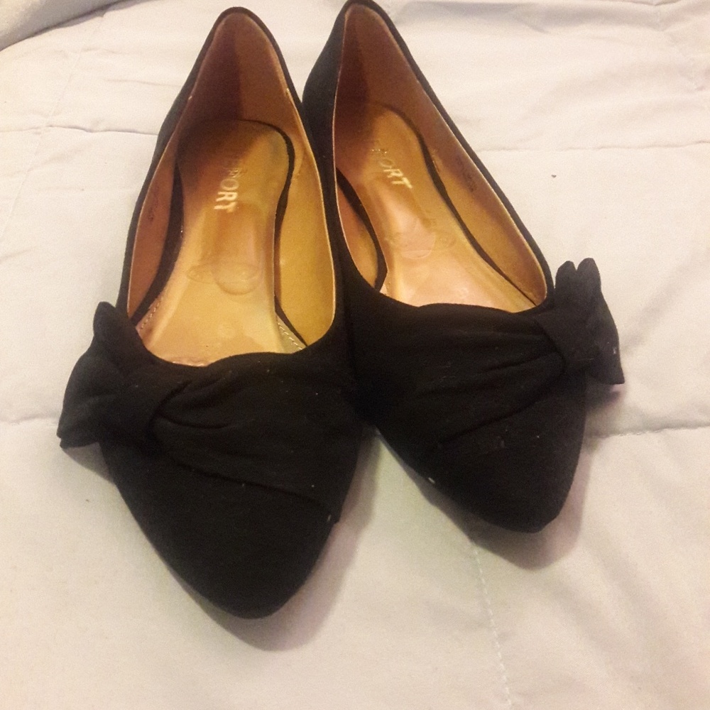 SALE NWOT Report bow flats
